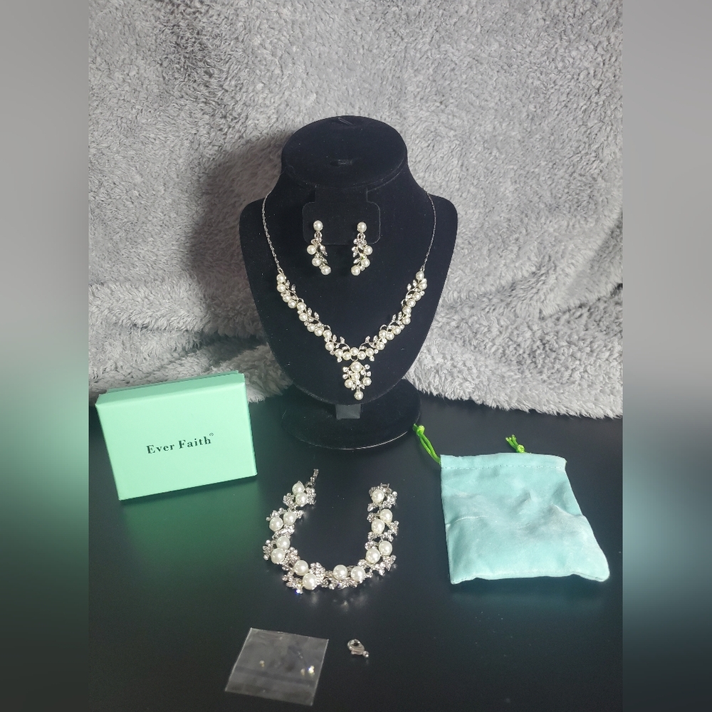 EVER FAITH Women's Crystal Simulated Pearl Necklace Bracelet Earrings Set Clear